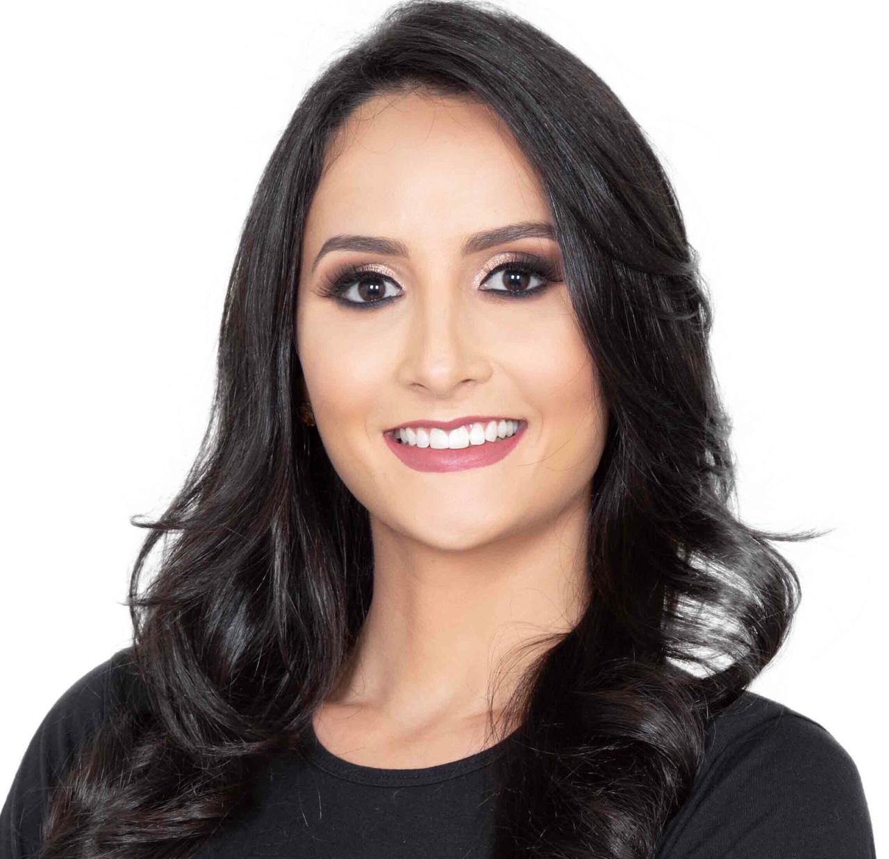 Foto da Dra. Júlia Carvalho de Assis